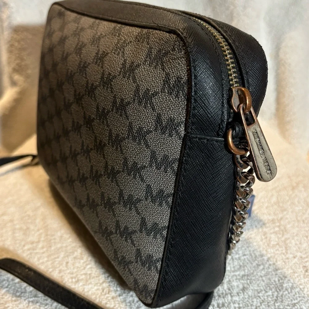 COPY - Michael korss jet set east to west crossbody large logo bag